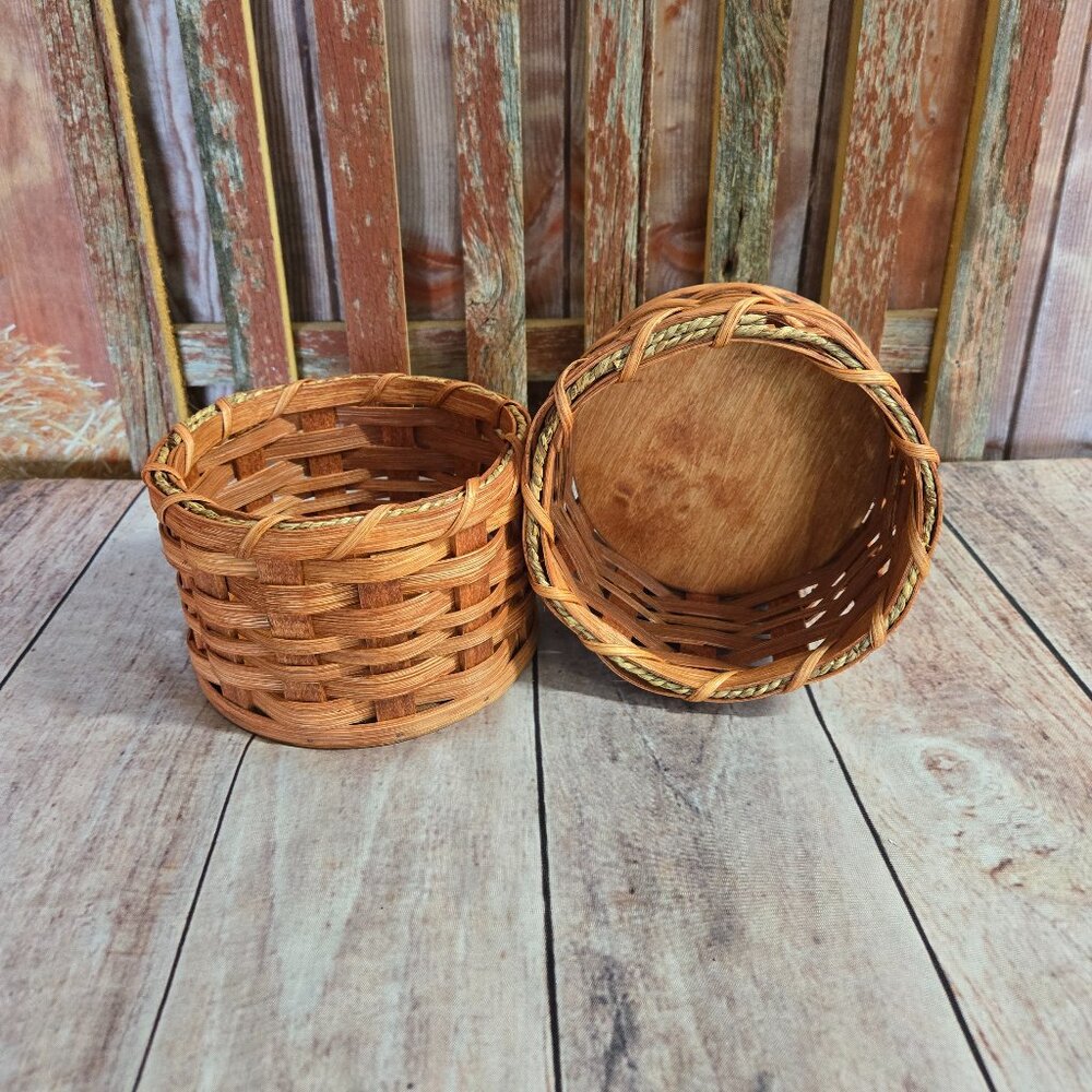 Handmade Home and Garden Peanut Basket Holds Nuts and empty hulls - Picture 1 of 3